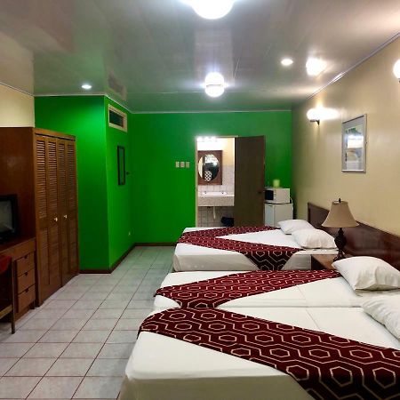 Monique'S Guest House Maraval Ngoại thất bức ảnh