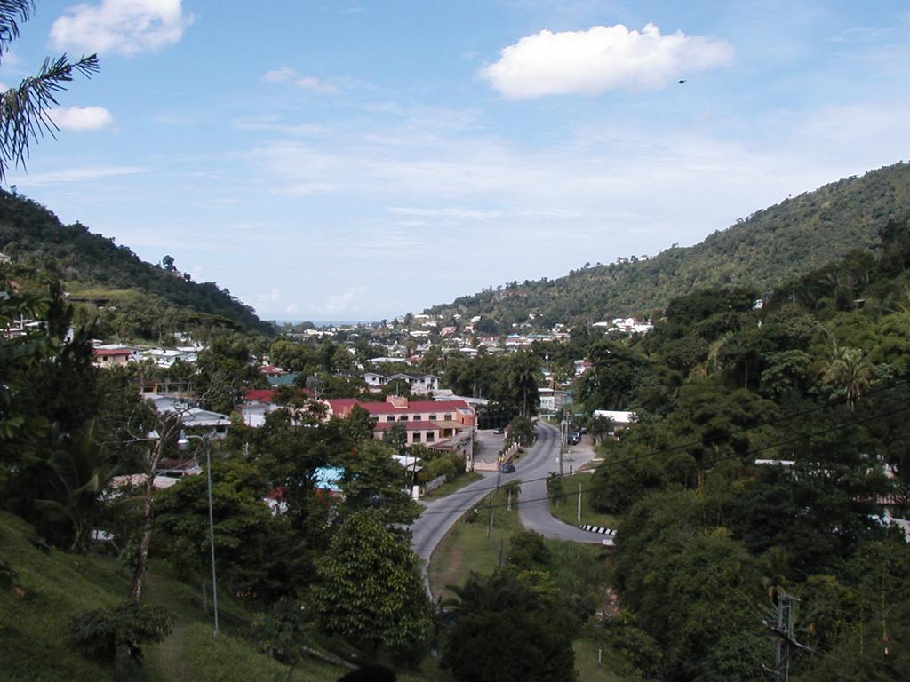 Monique'S Guest House Maraval Ngoại thất bức ảnh