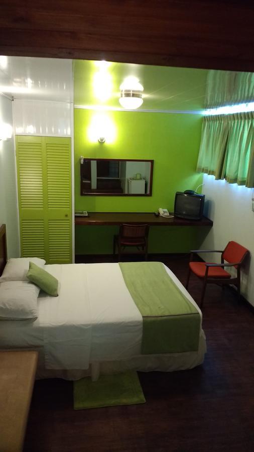 Monique'S Guest House Maraval Ngoại thất bức ảnh