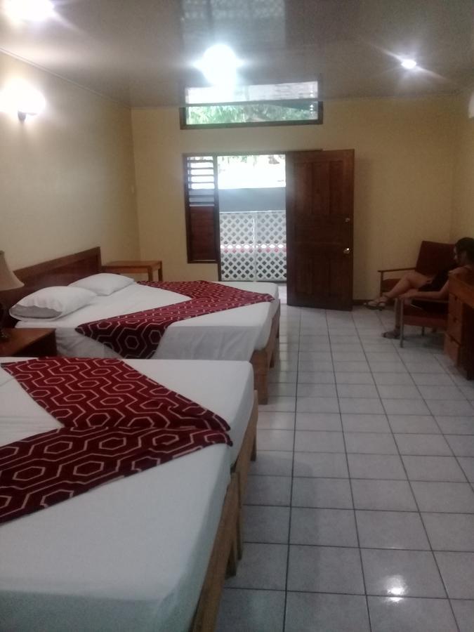 Monique'S Guest House Maraval Ngoại thất bức ảnh